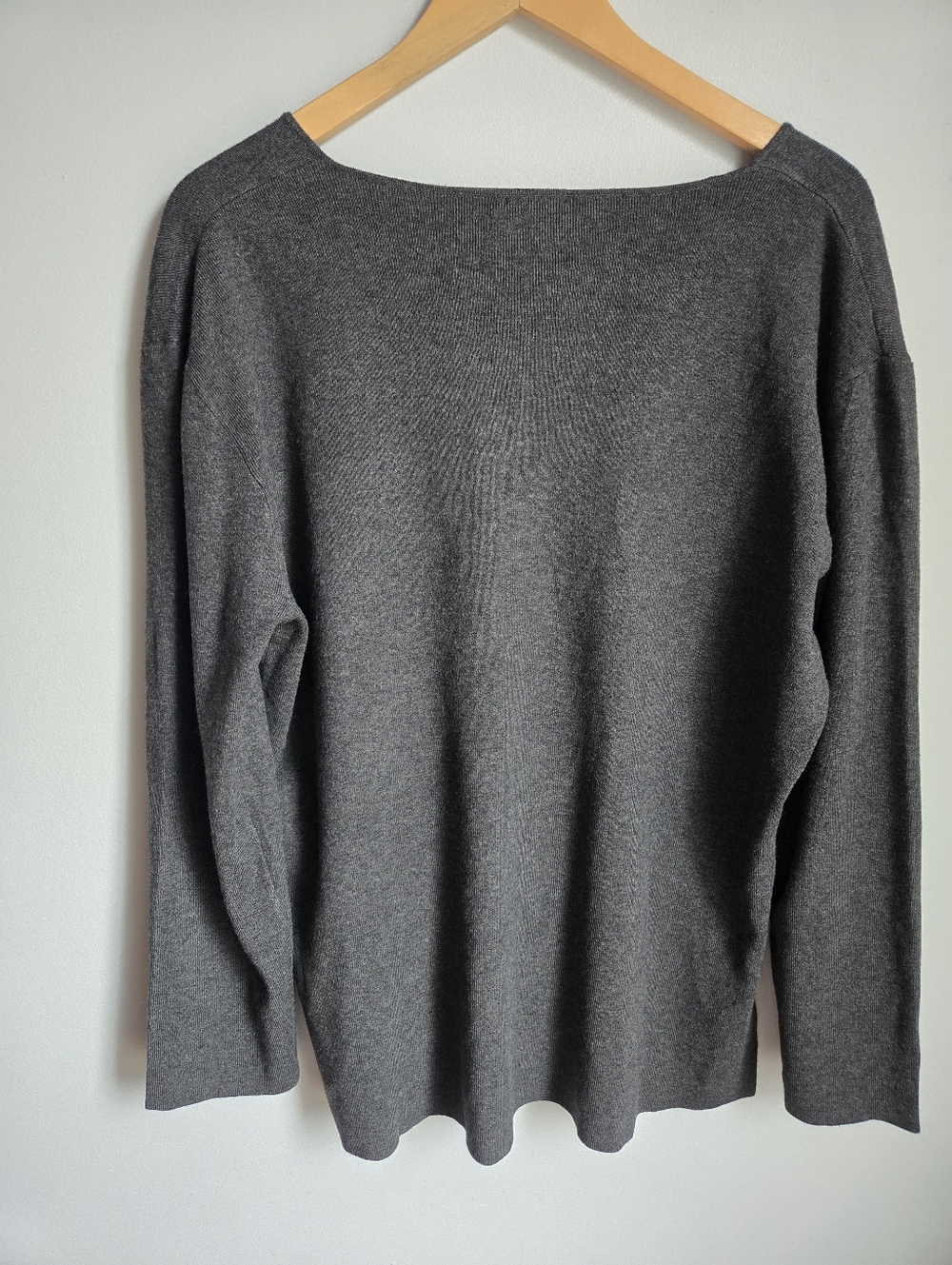 SPLENDID V-Neck Gray Knit Sweater - Picture 5 of 6